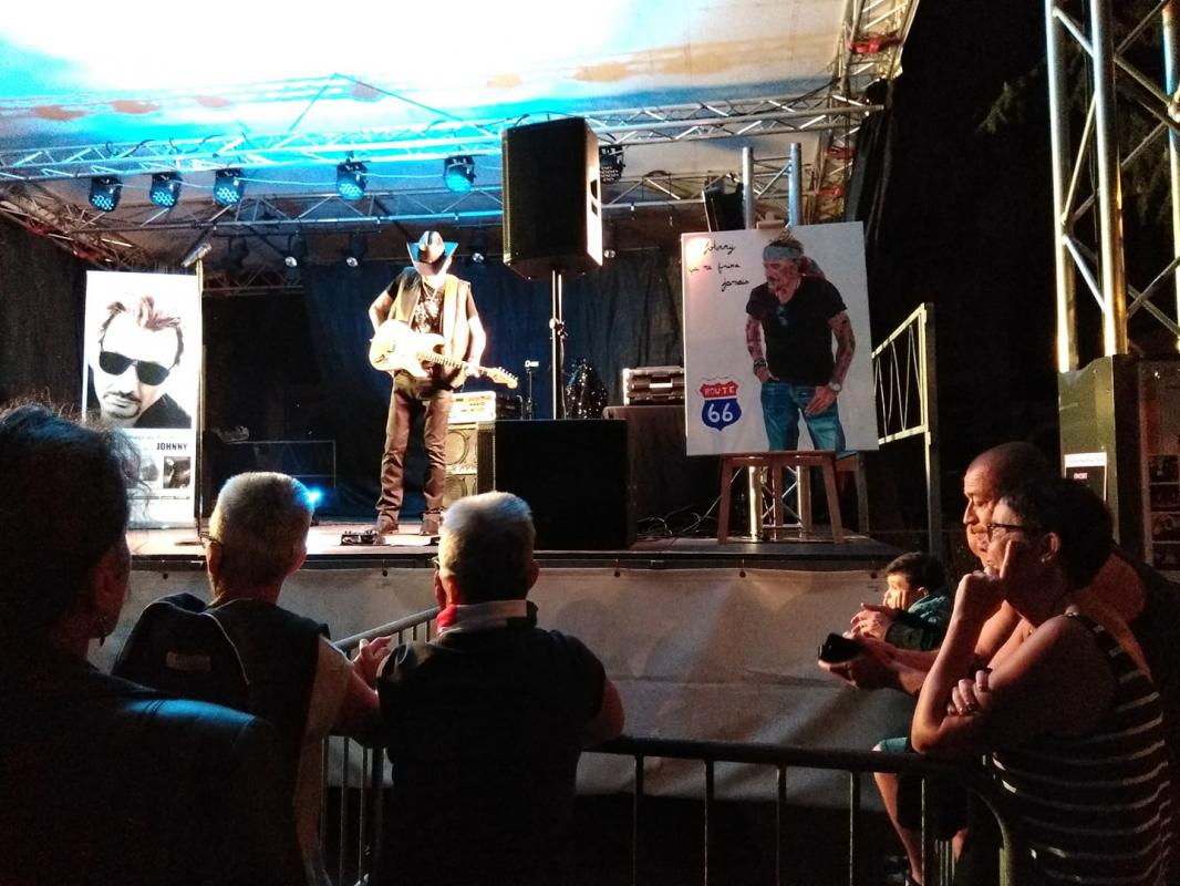 Concert phil lyn avec une de nos peintures 1